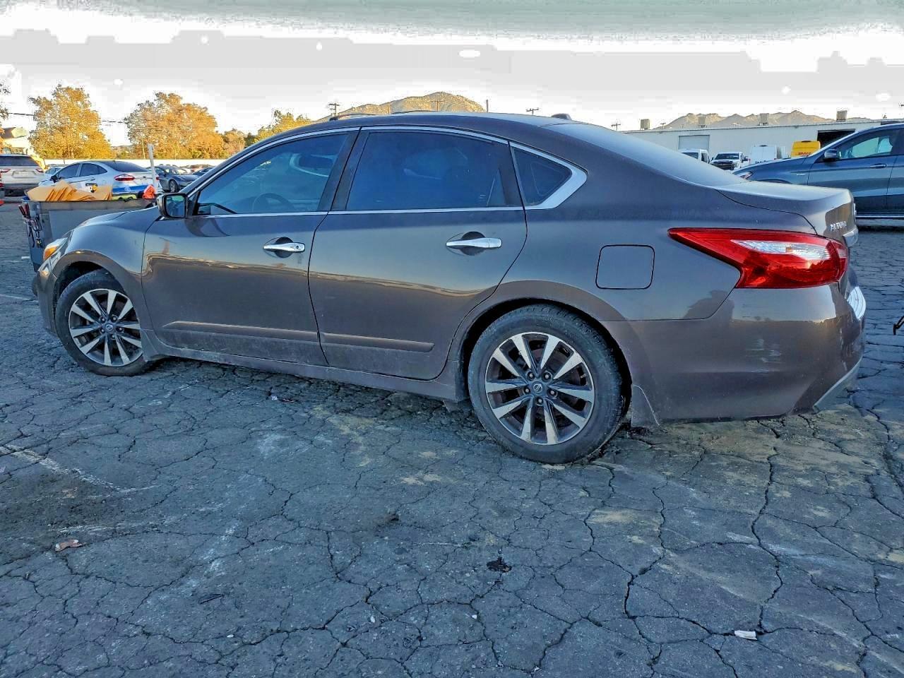 2016 Nissan Altima 2.5 - Image 2
