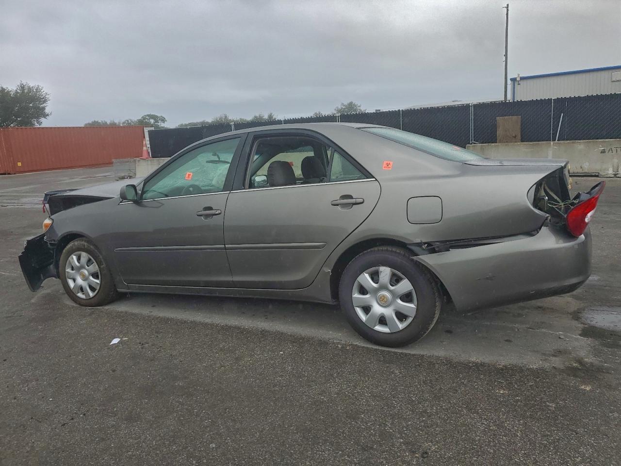 2002 Toyota Camry Le - Фото 2
