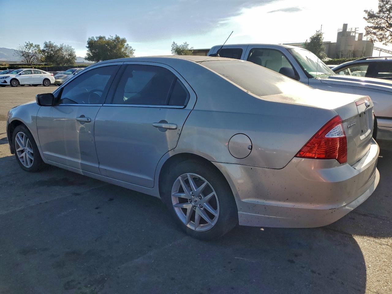 2010 Ford Fusion - Фото 2