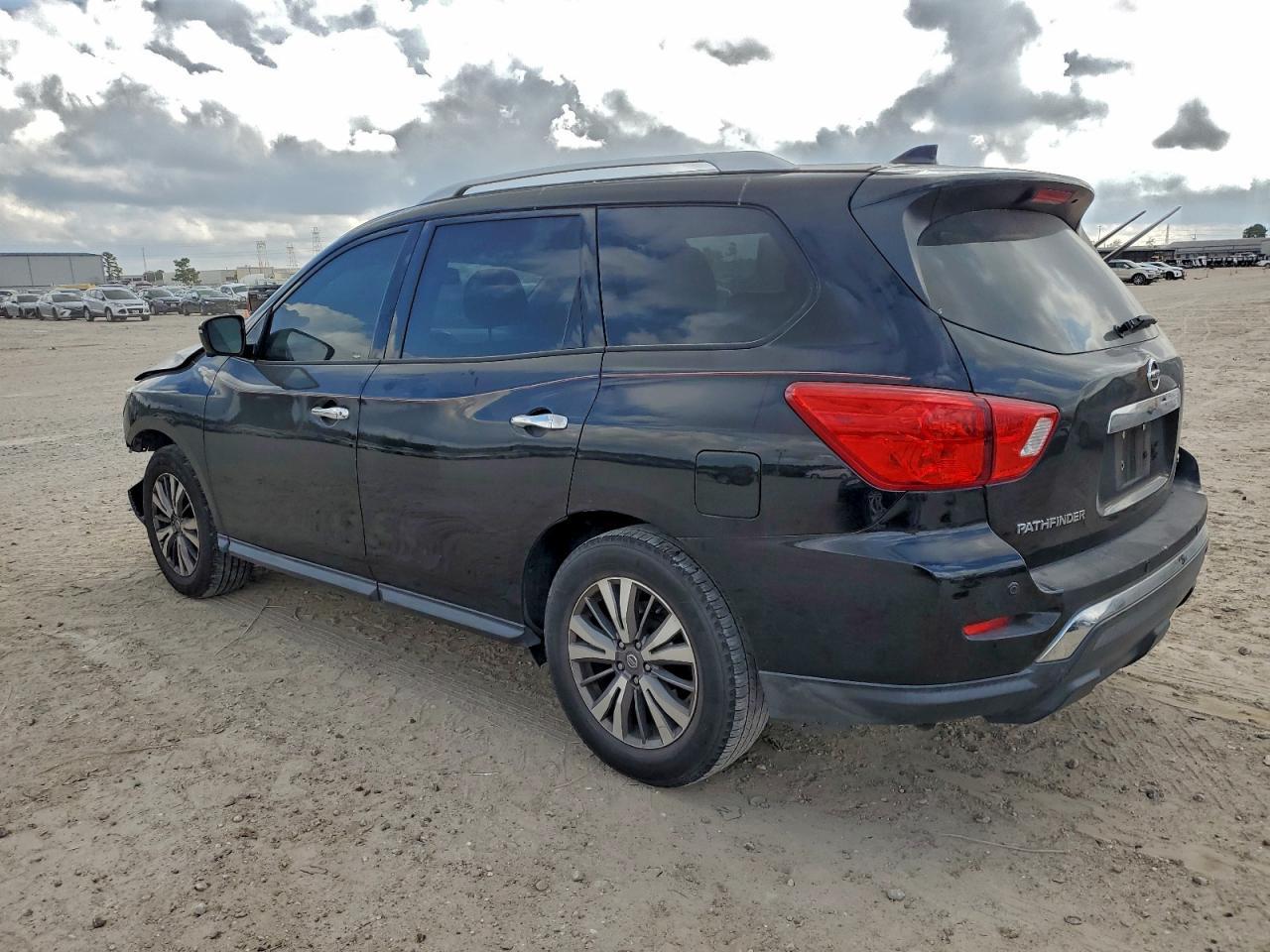 2019 Nissan Pathfinder S - Фото 2