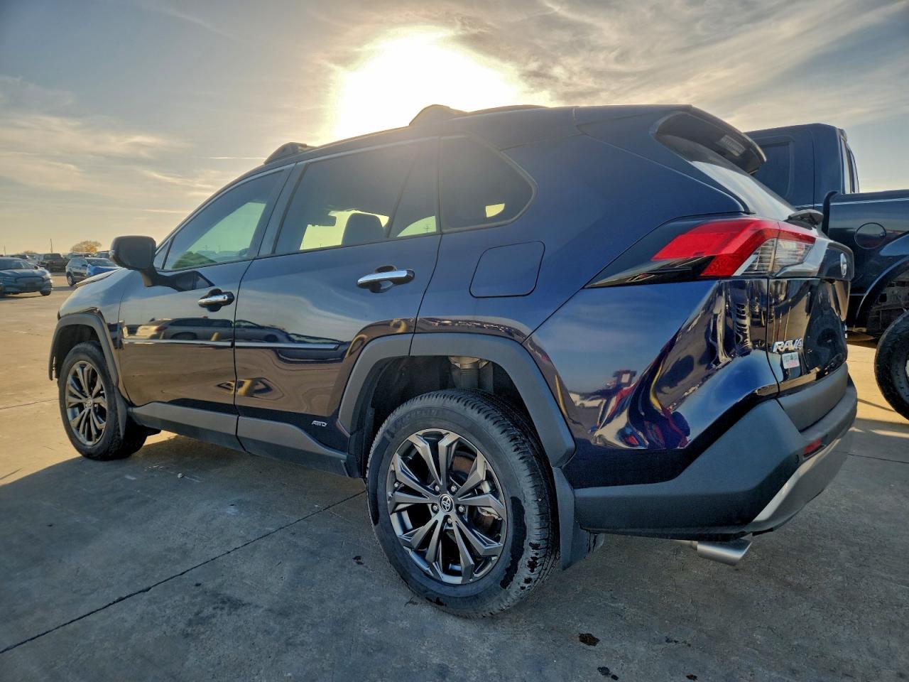 2023 Toyota Rav4 Limited - Фото 2