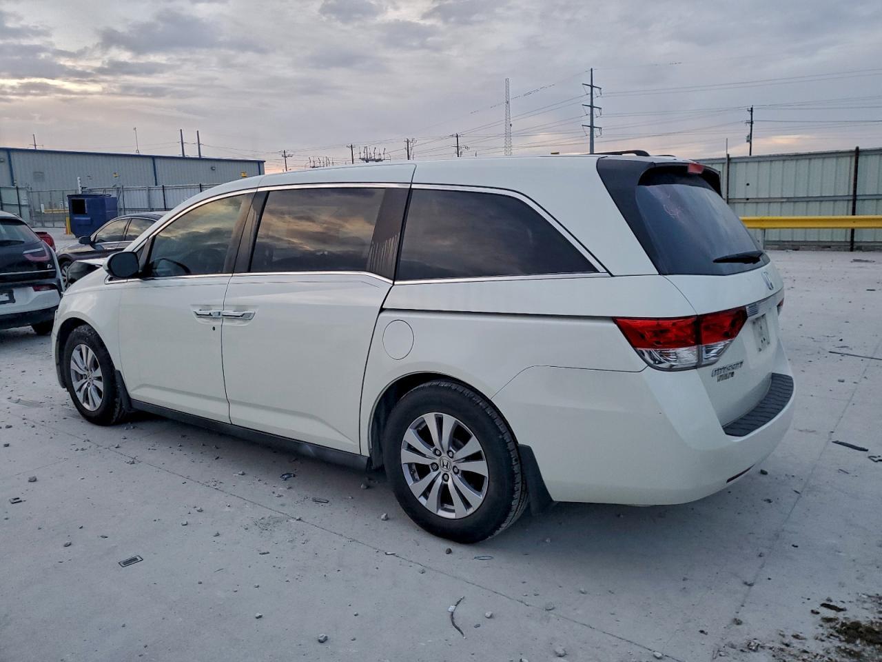 2016 Honda Odyssey Ex - Image 2