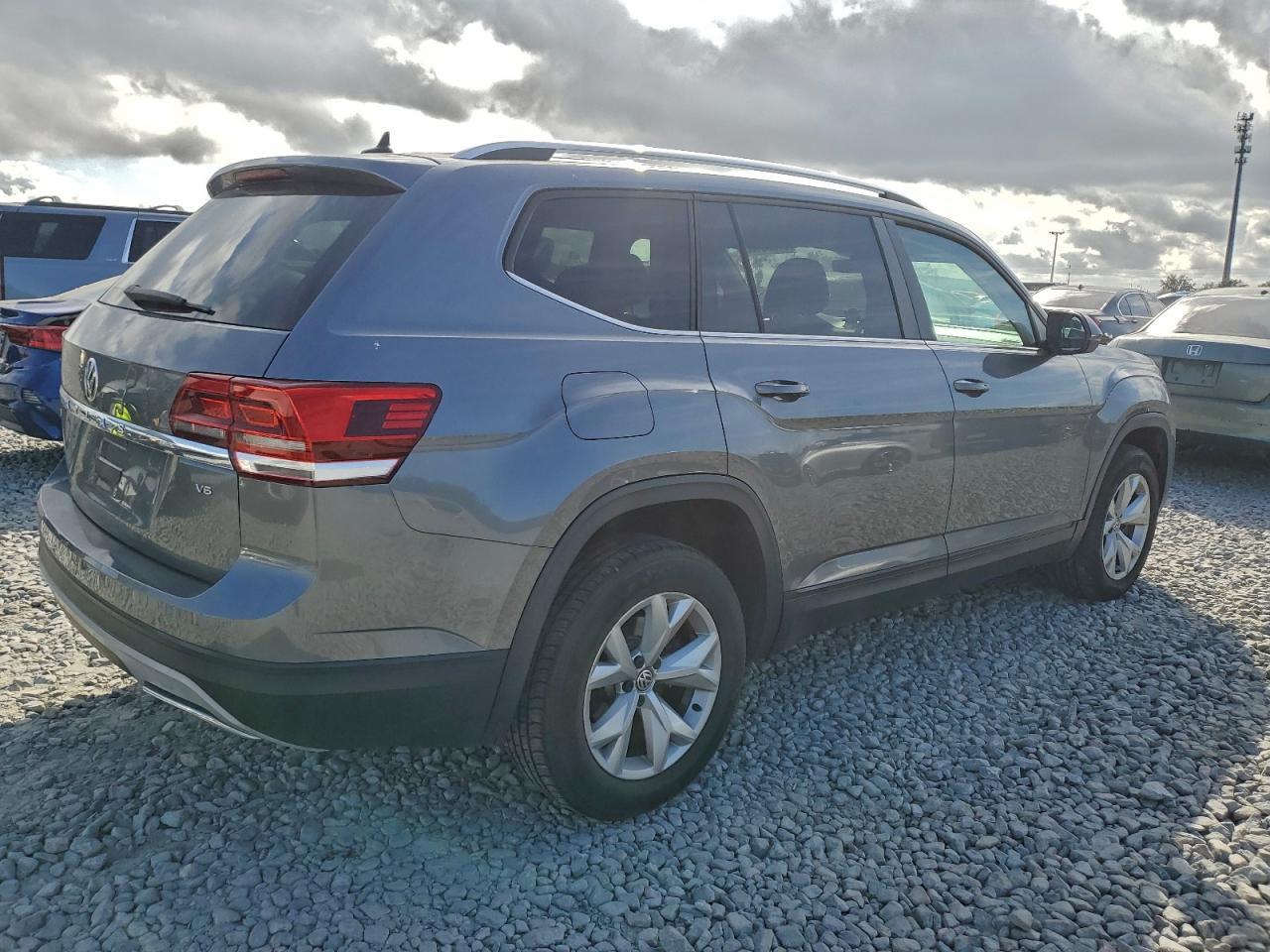 2018 Volkswagen Atlas Se - Фото 3