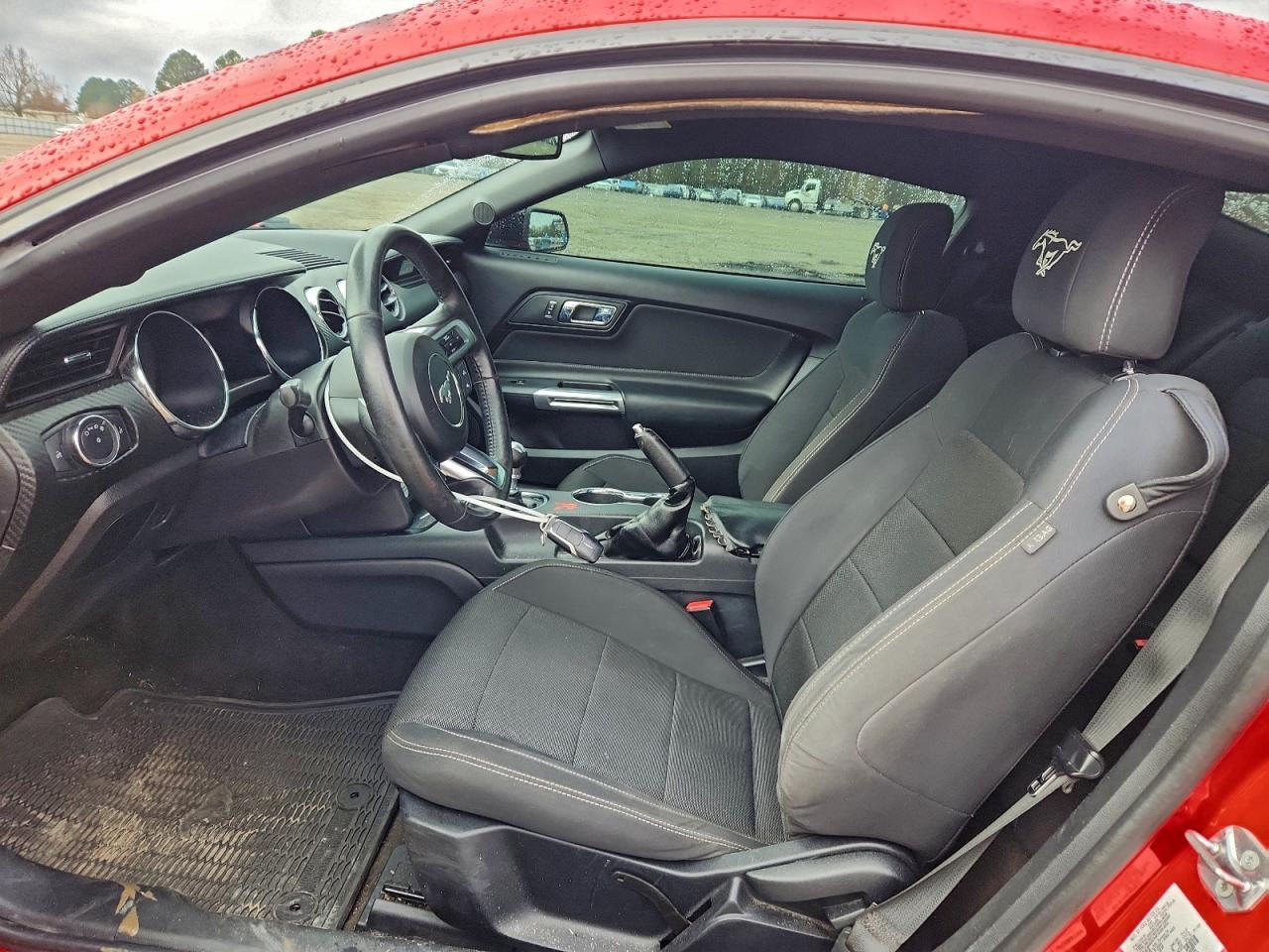 2017 Ford Mustang - Фото 7