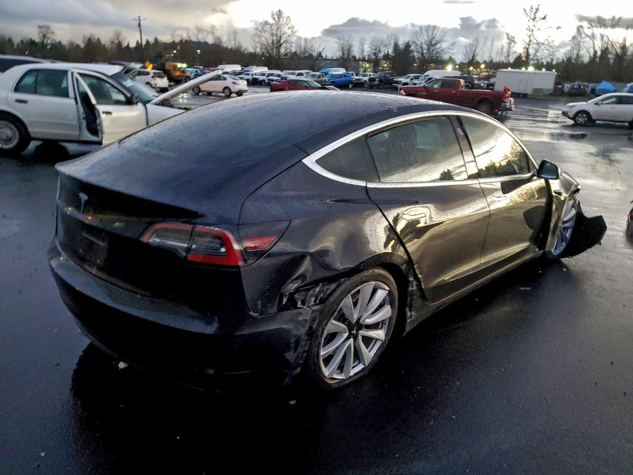 2018 Tesla Model 3 - Фото 3