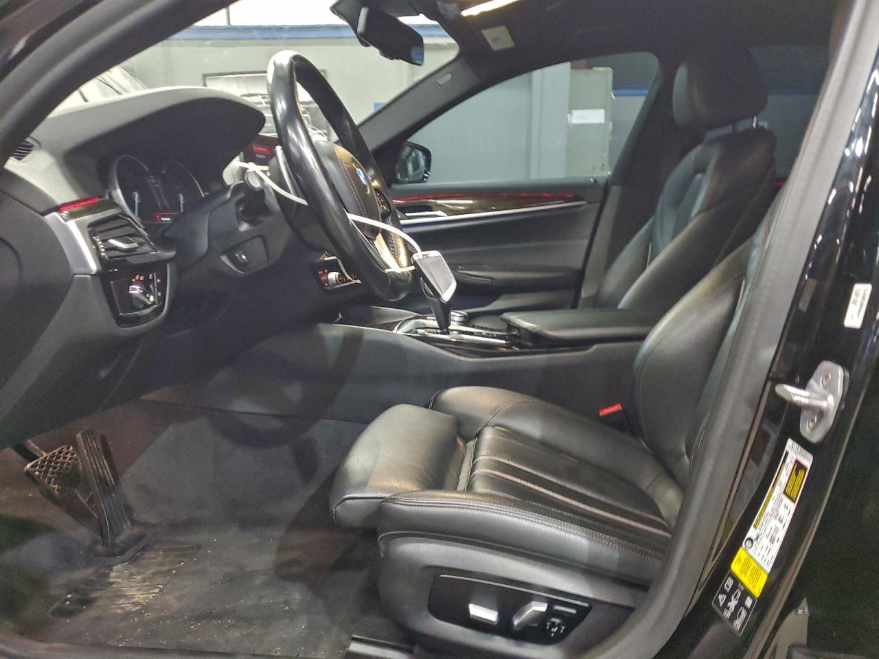 2019 BMW 530 Xi - Image 7