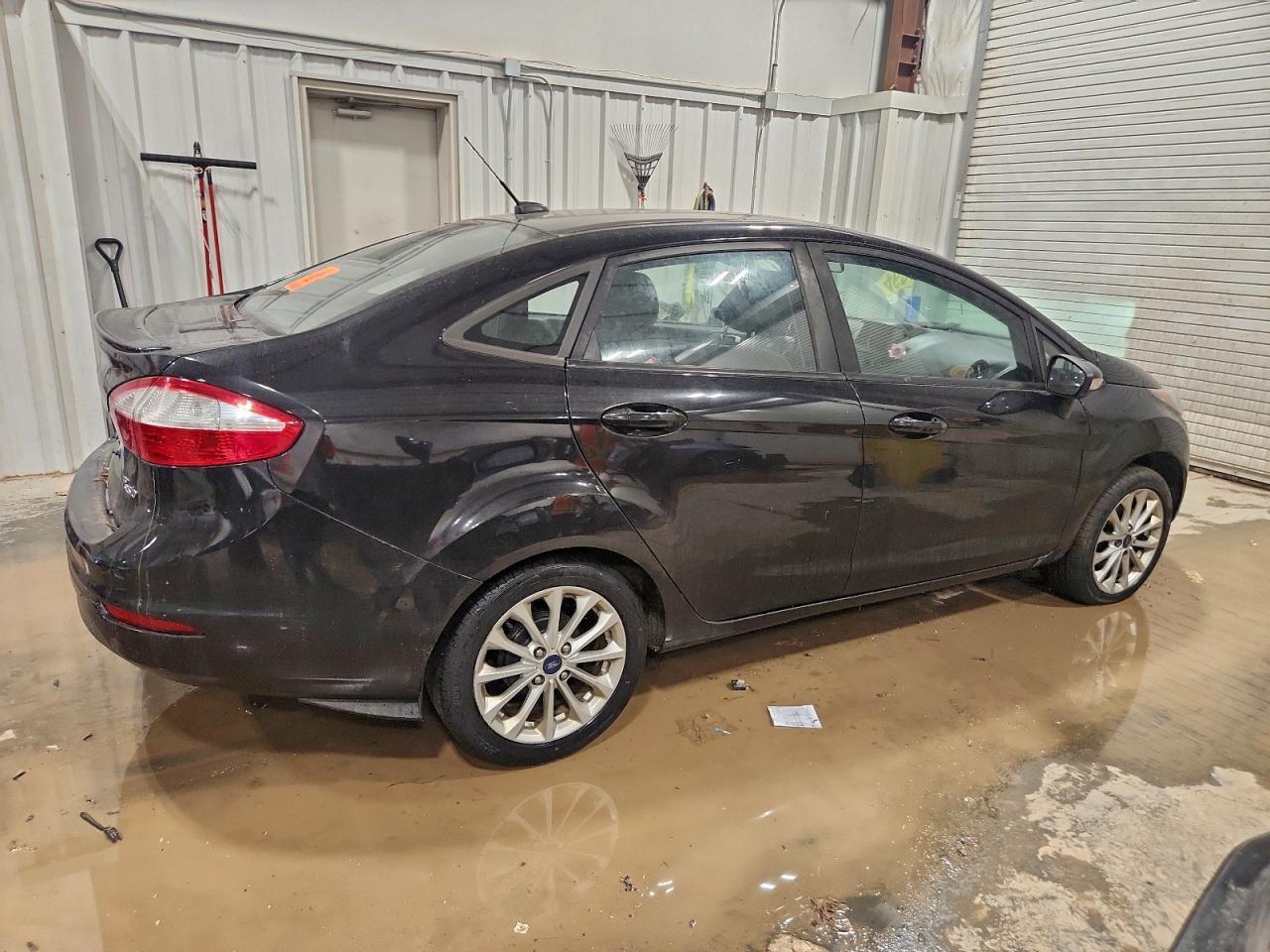 2014 Ford Fiesta Se - Фото 3