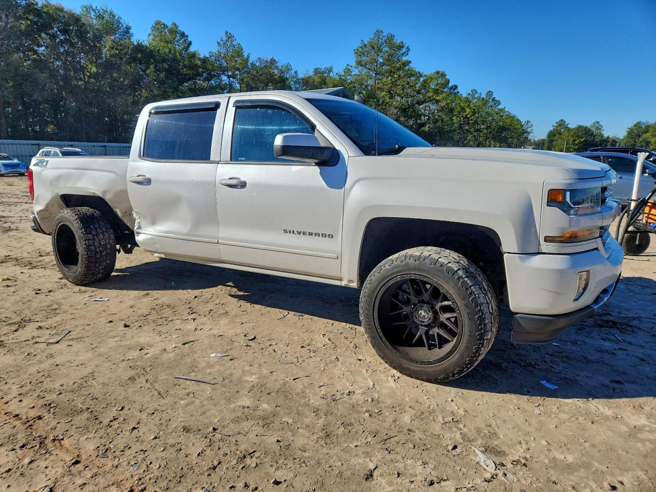 2017 Chevrolet Silverado K1500 Lt - Image 4