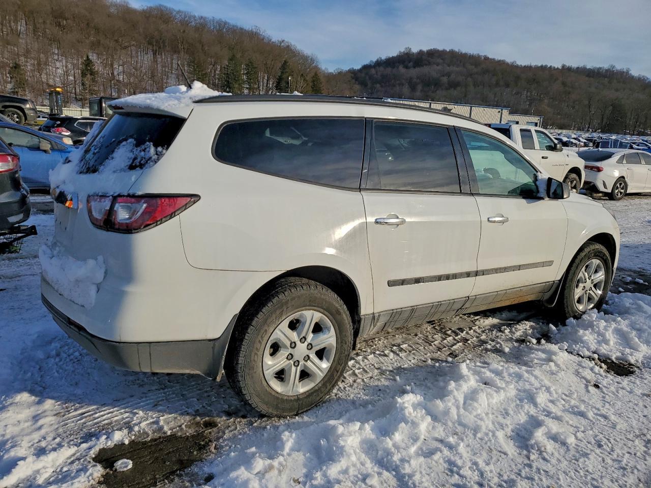 2017 Chevrolet Traverse Ls - Image 3