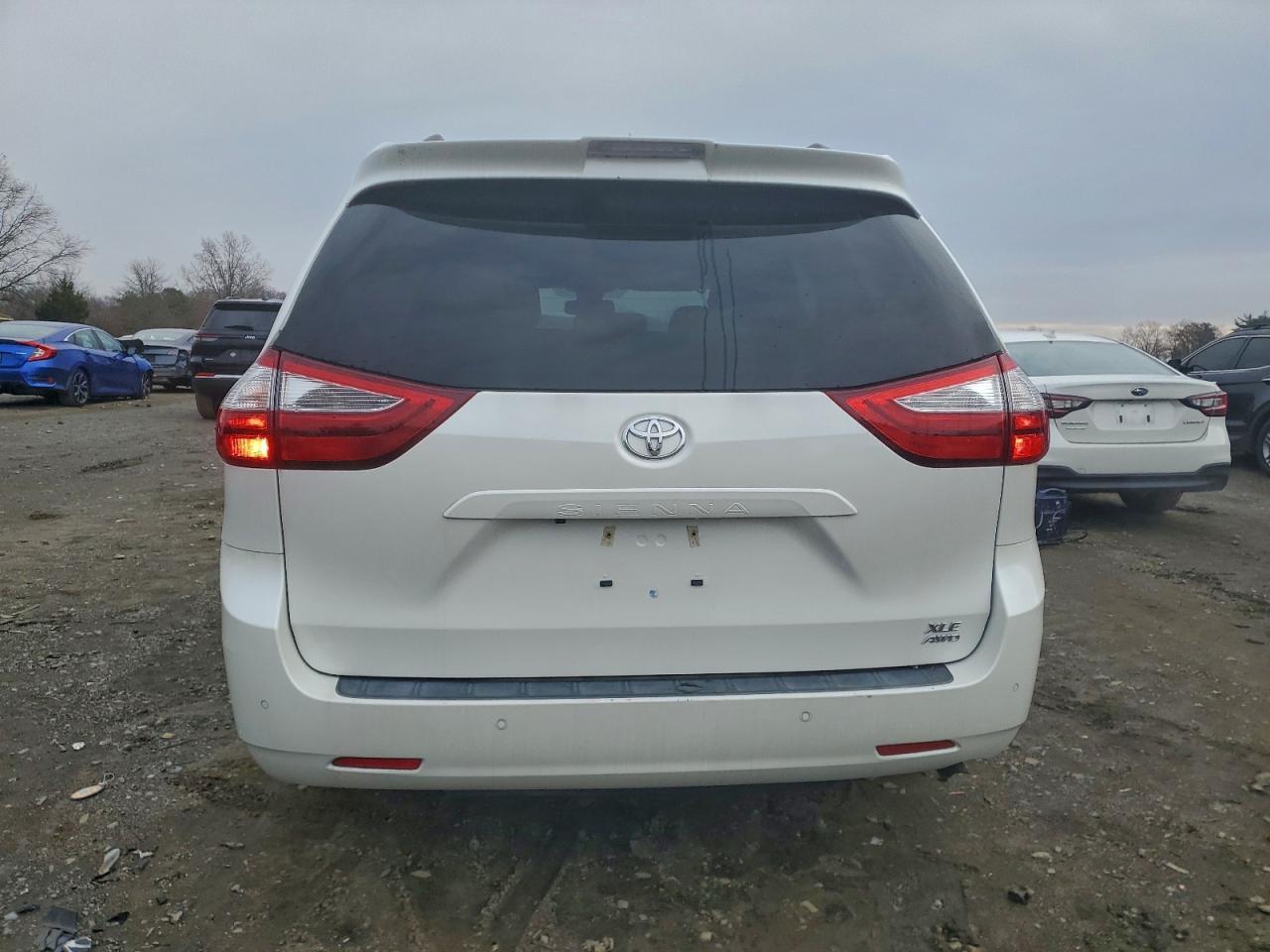 2019 Toyota Sienna Xle - Image 6
