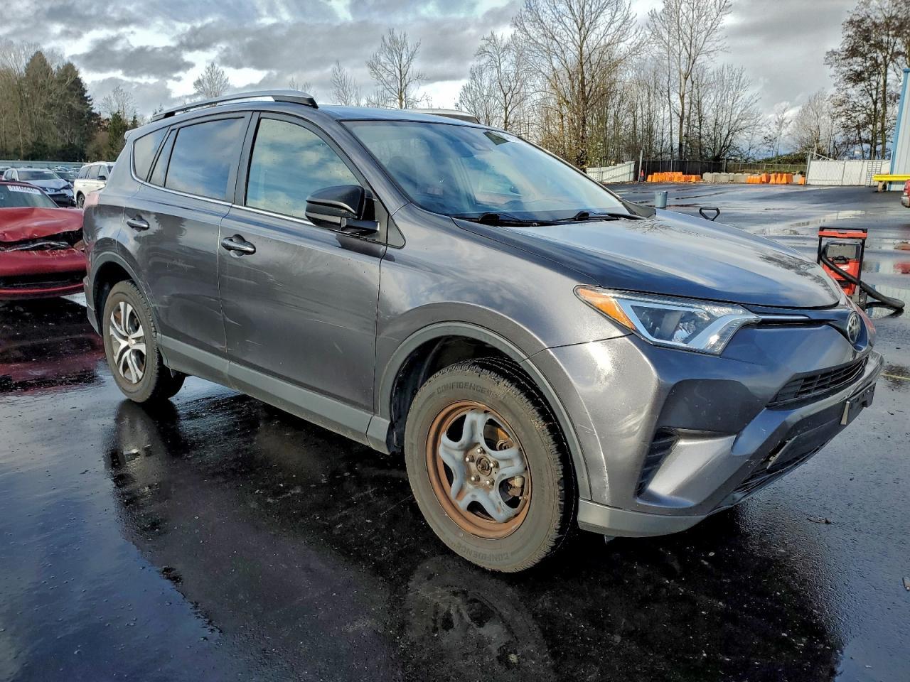 2017 Toyota Rav4 Le - Image 4