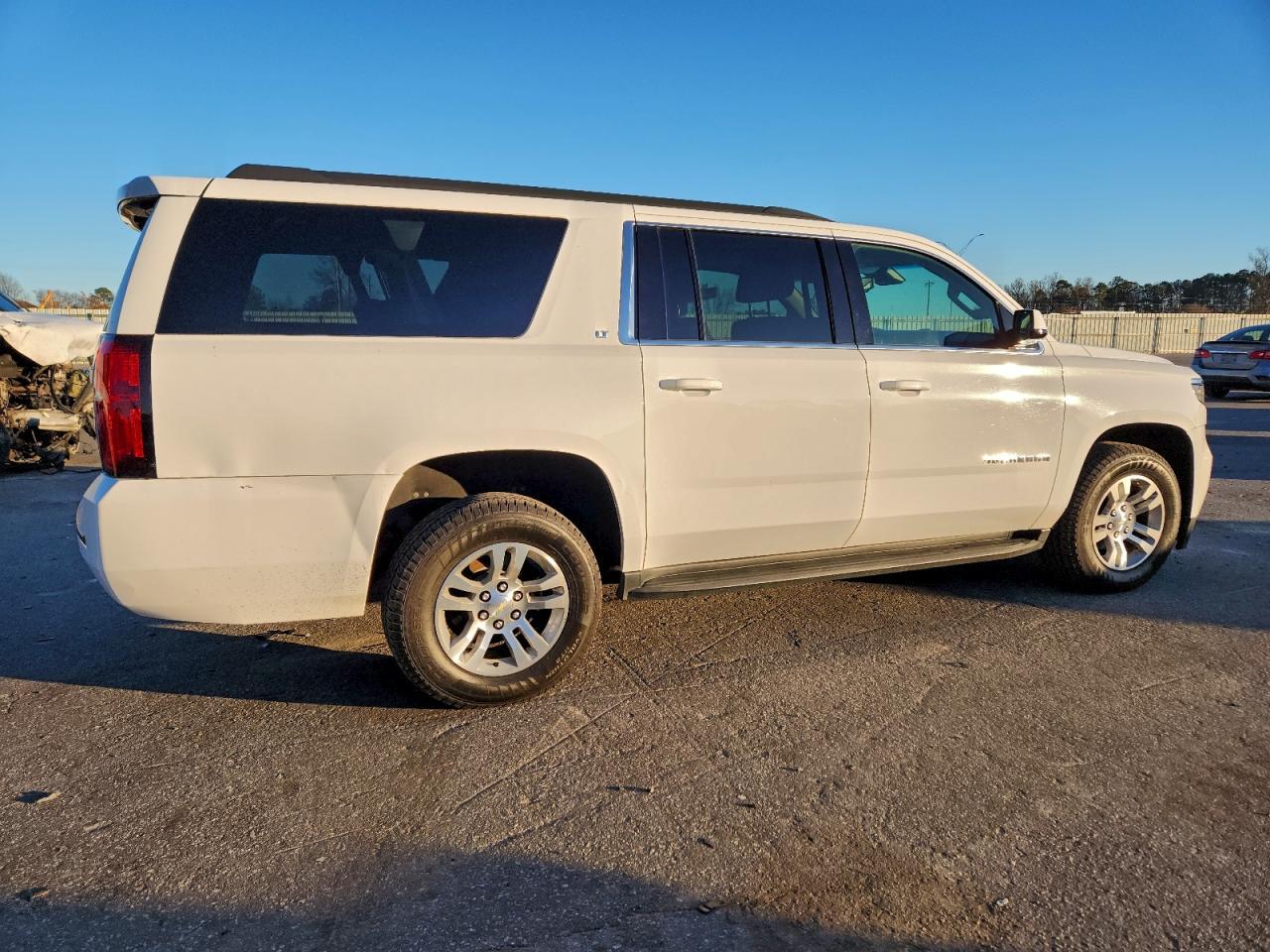 2019 Chevrolet Suburban C1500 Lt - Image 3