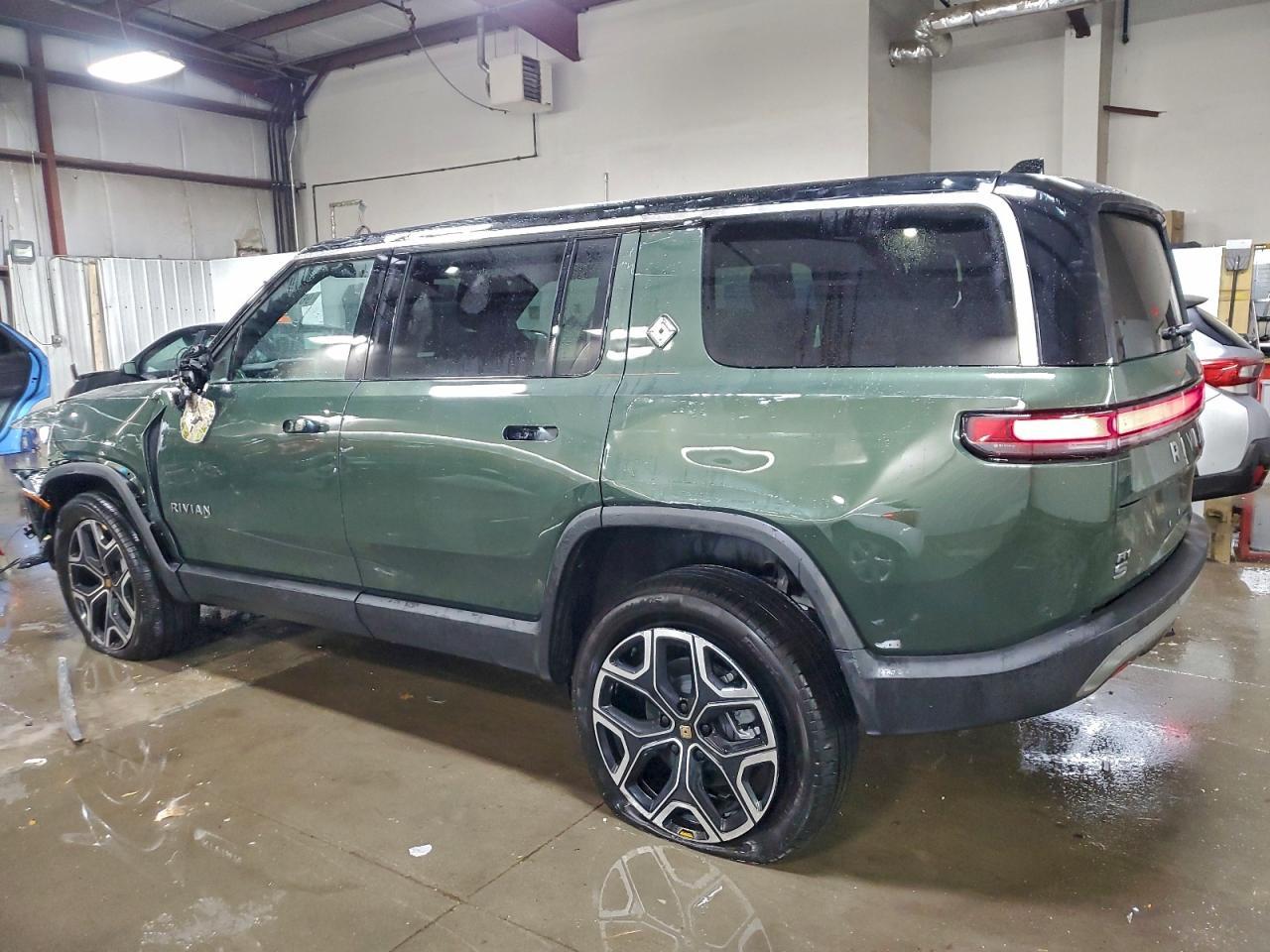2026 Rivian R1S Adventure - Фото 2