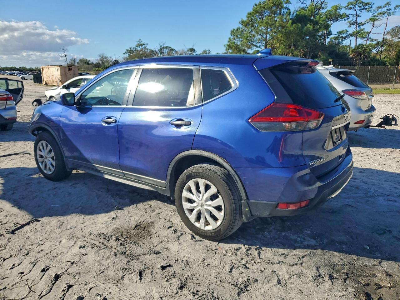 2018 Nissan Rogue S - Фото 2