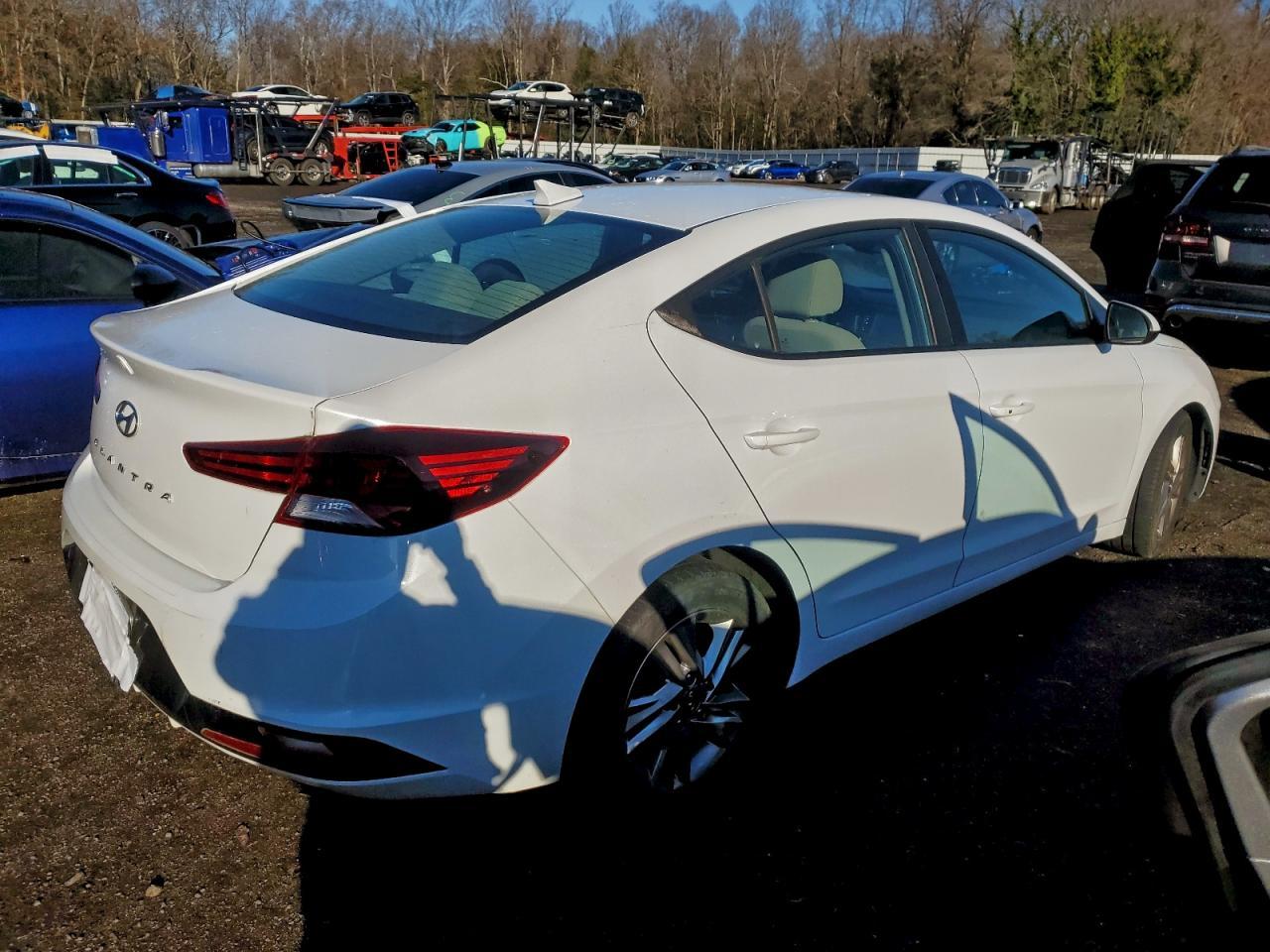 2019 Hyundai Elantra Sel - Image 3