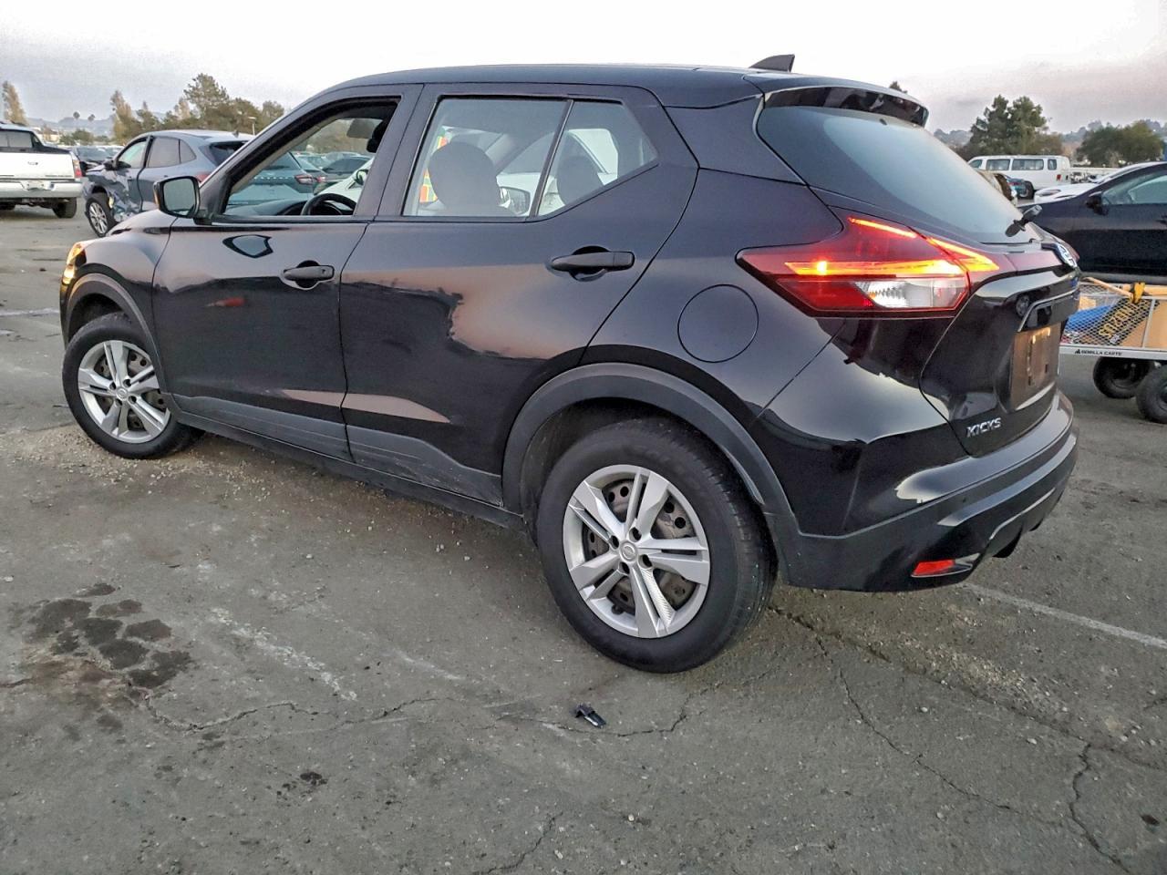 2021 Nissan Kicks S - Фото 2