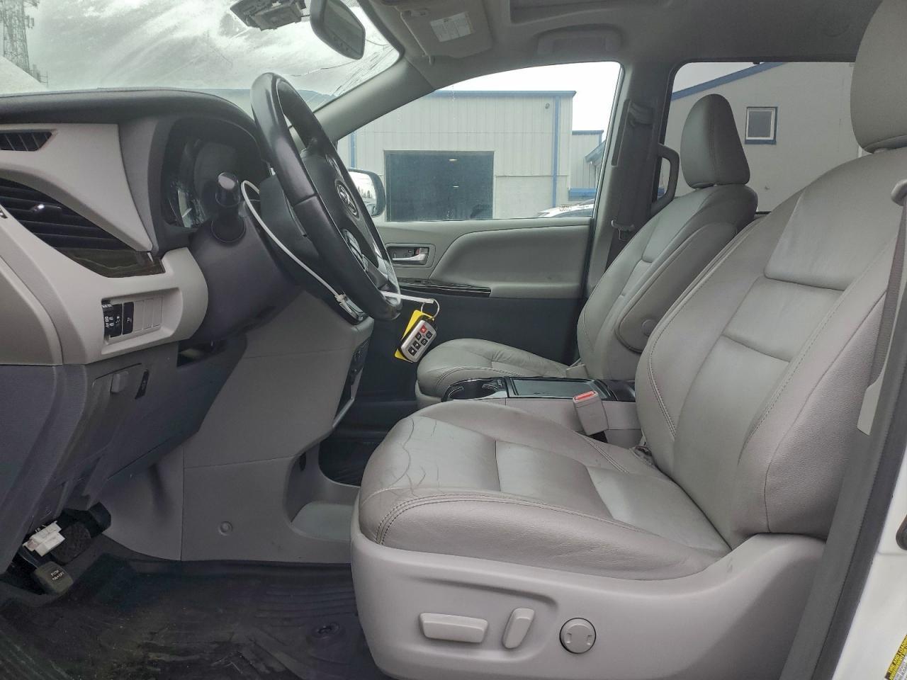 2019 Toyota Sienna Xle - Image 7
