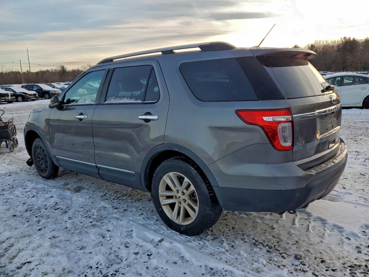 2012 Ford Explorer - Фото 2