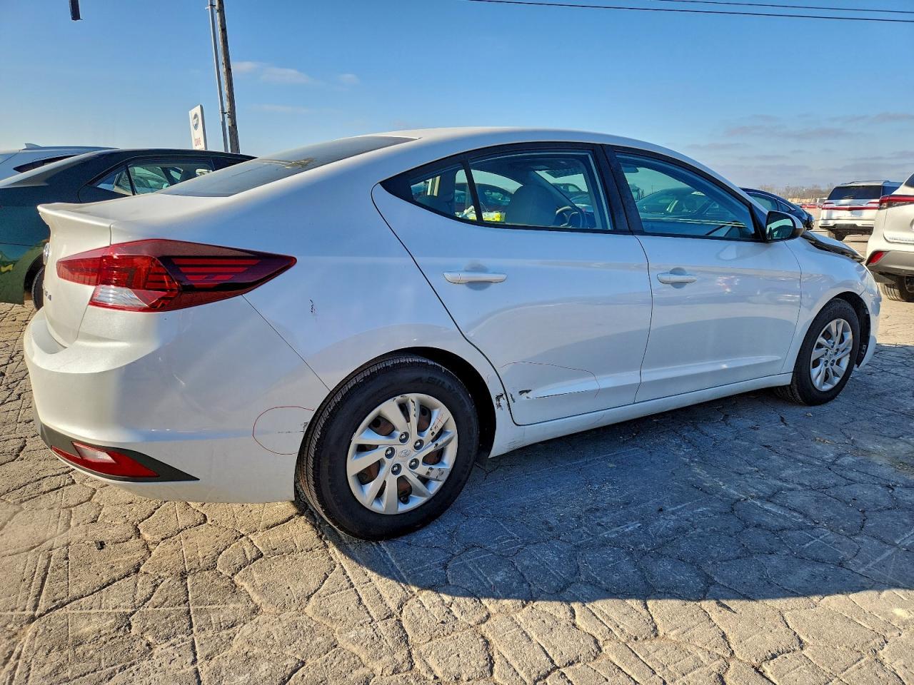 2019 Hyundai Elantra Se - Image 3