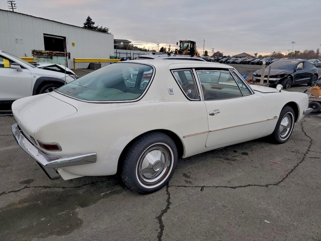 1963 Studebaker Avanti - Image 3