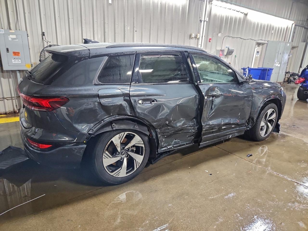 2025 Audi Q6 E-Tron Prestige - Фото 3