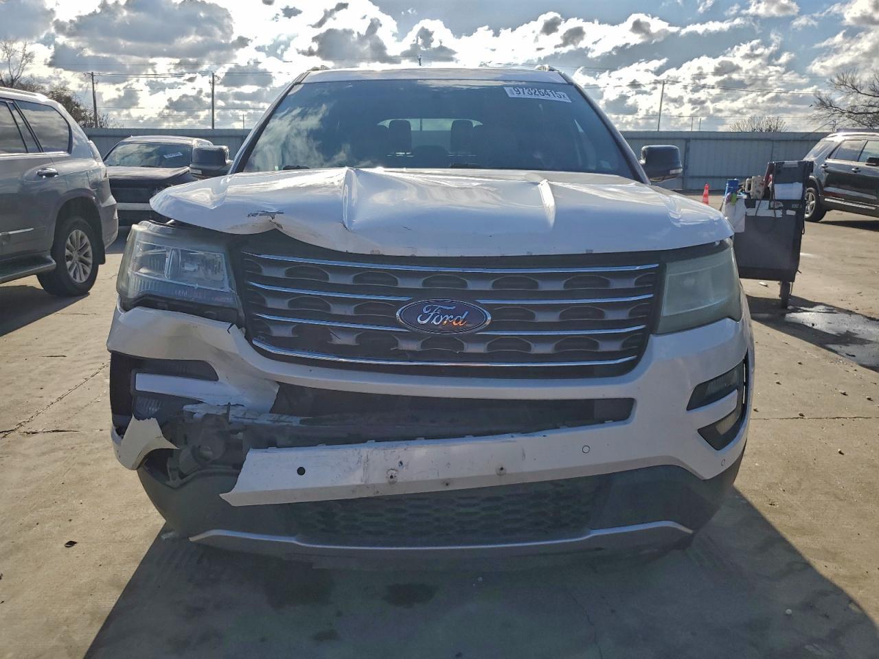 2016 Ford Explorer Xlt - Image 5