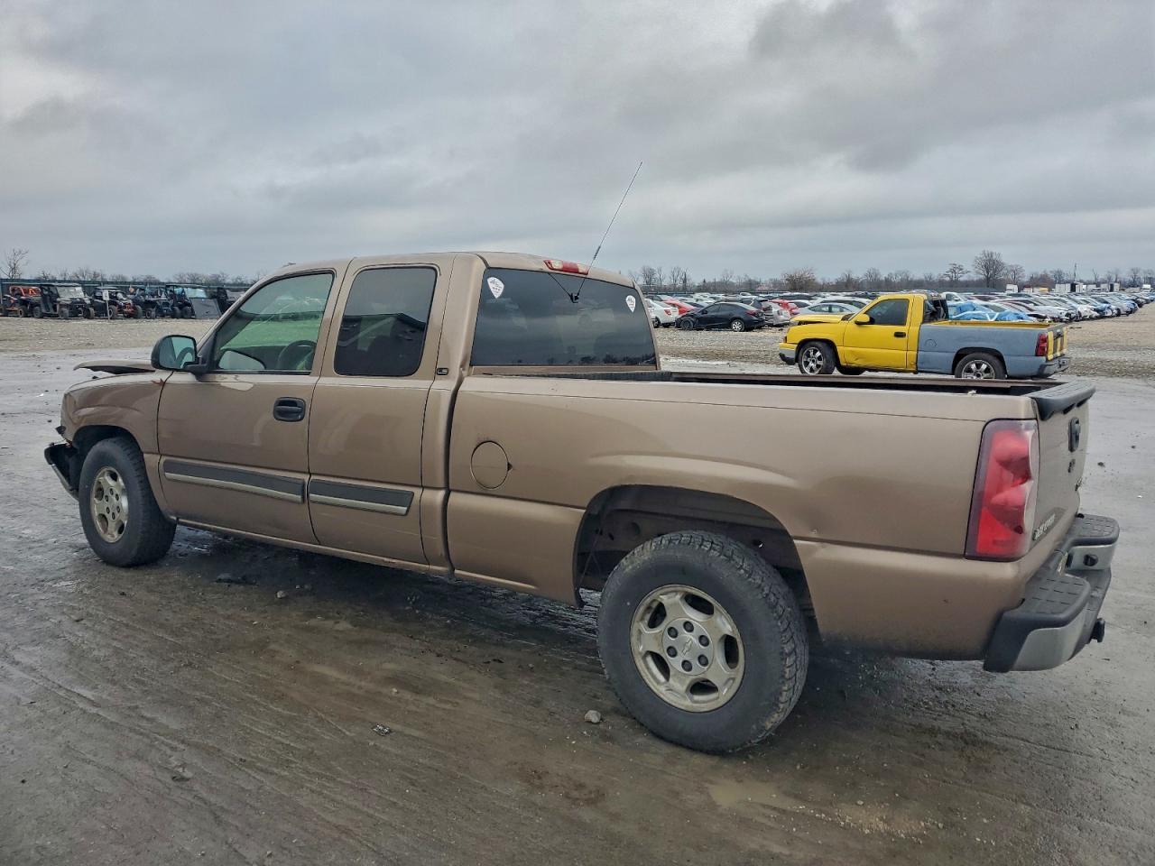 2003 Chevrolet Silverado C1500 - Фото 2