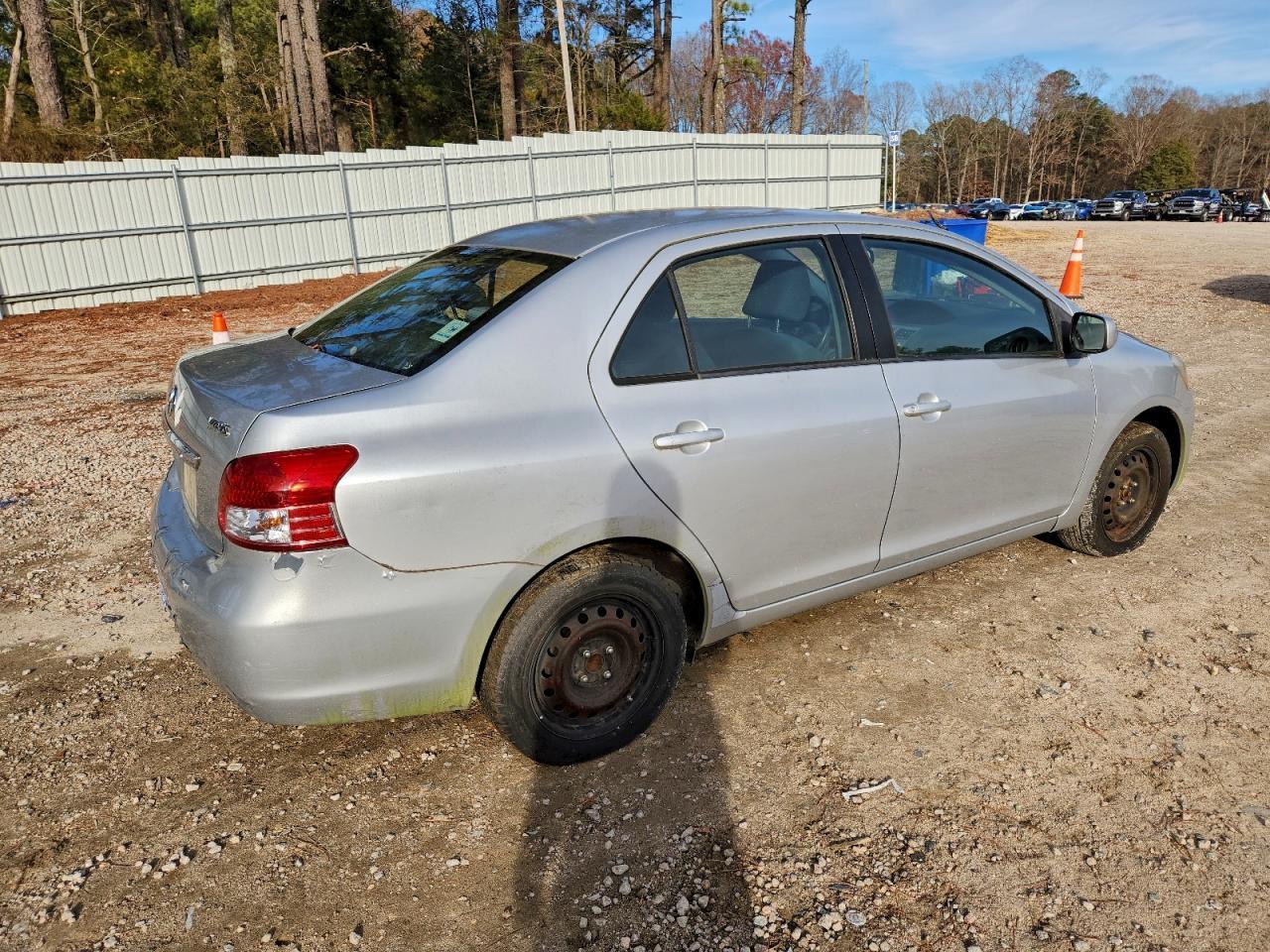 2010 Toyota Yaris - Фото 3