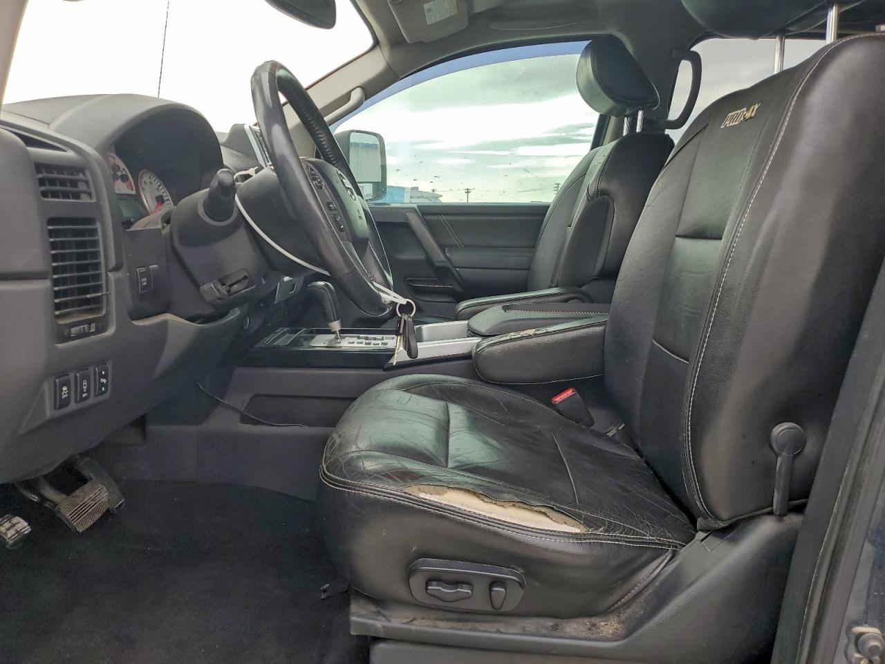 2014 Nissan Titan Pro-4X - Image 7