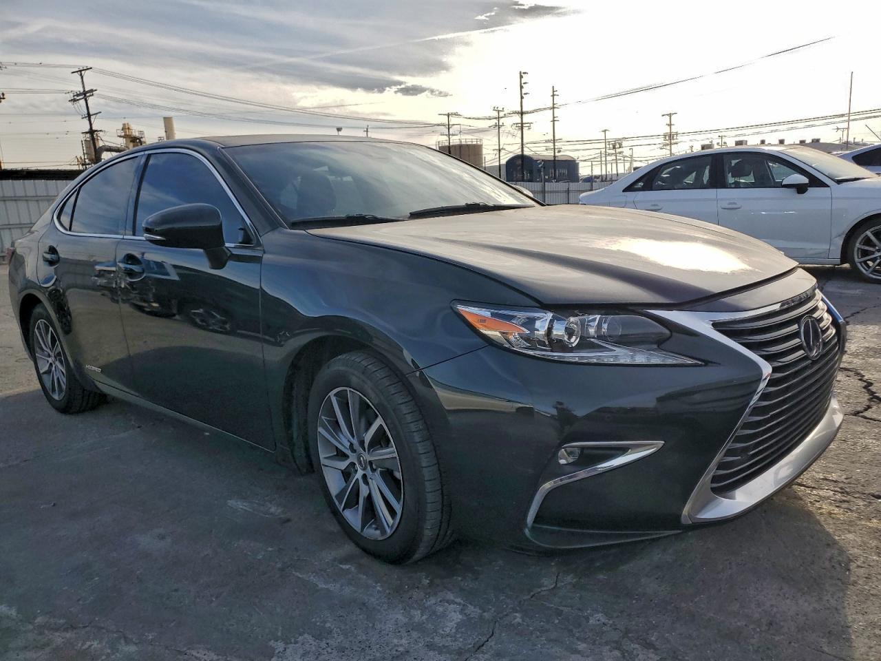 2018 Lexus Es 300H - Фото 4