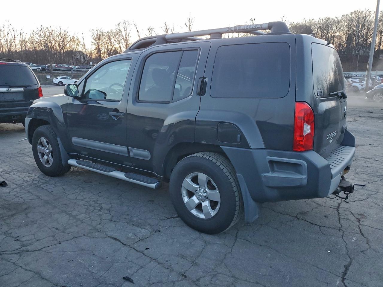 2012 Nissan Xterra Off Road - Image 2