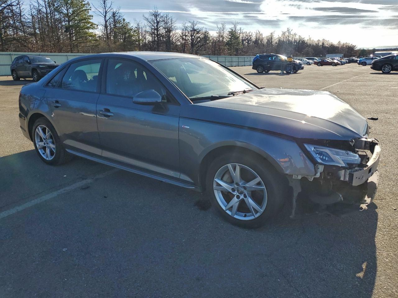 2018 Audi A4 Premium - Фото 4