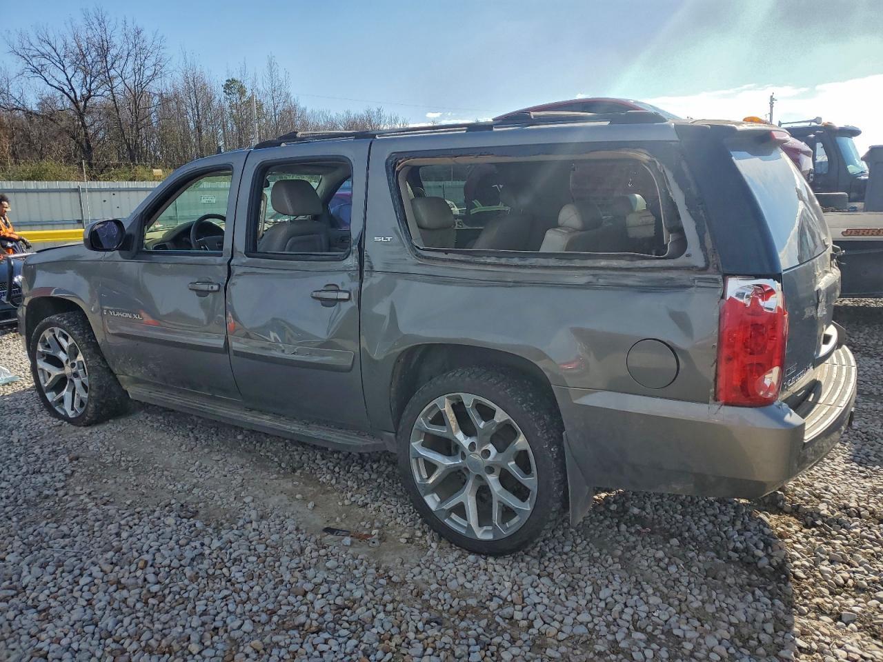 2007 GMC Yukon Xl K1500 - Фото 2