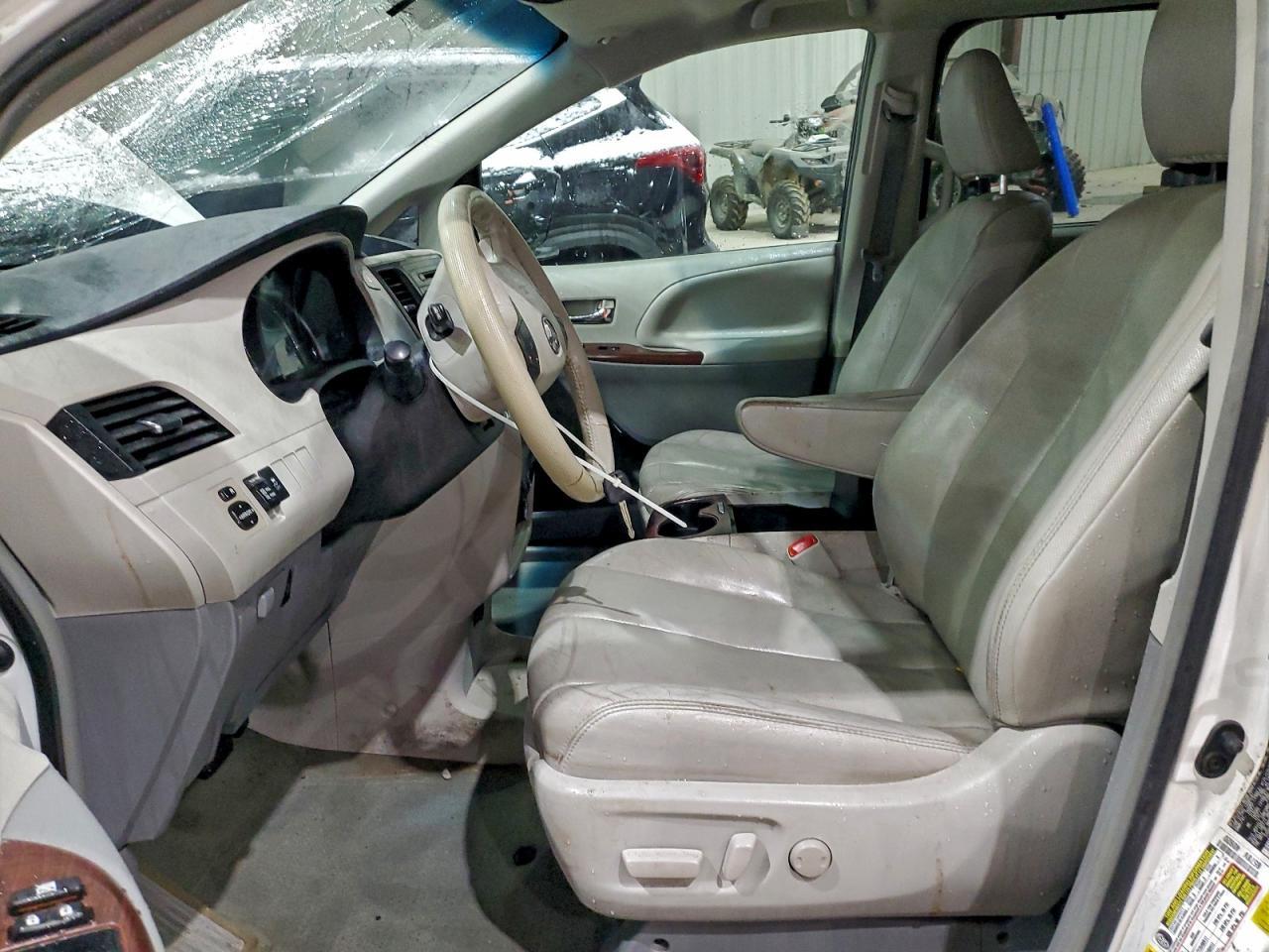 2013 Toyota Sienna Xle - Фото 7