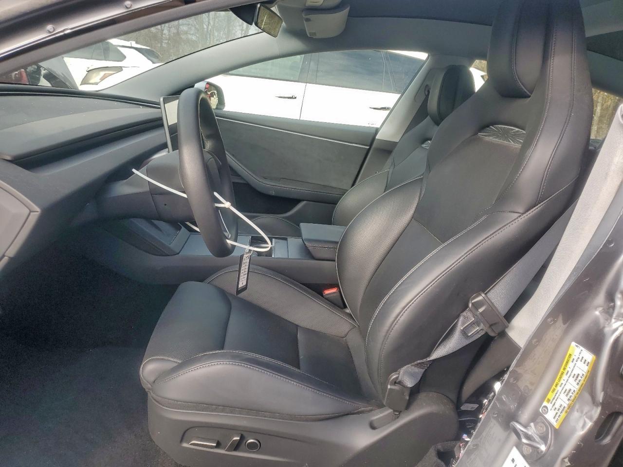 2025 Tesla Model 3 - Image 7