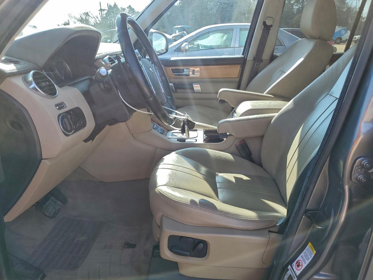 2014 Land Rover Lr4 - Image 7