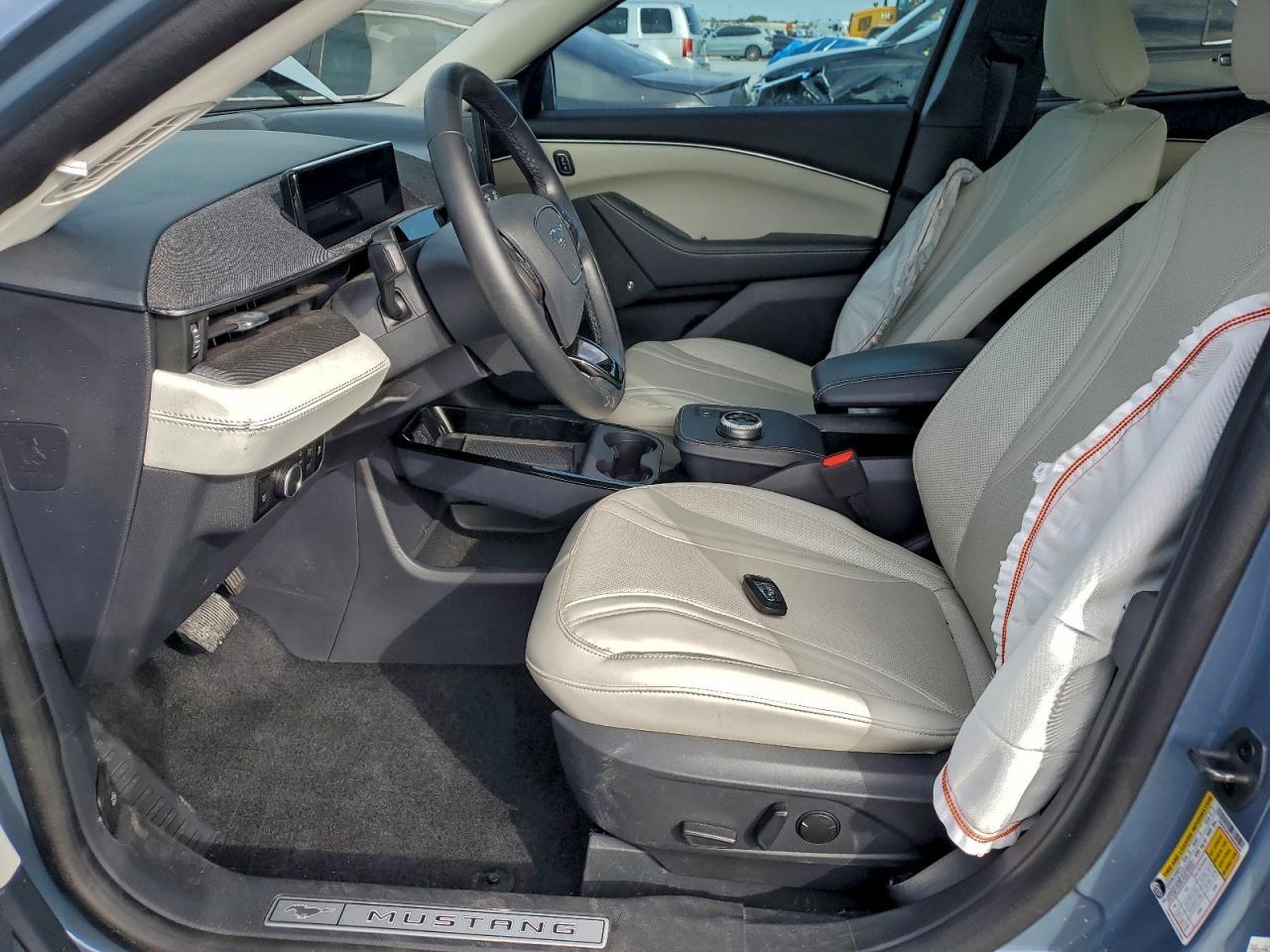 2023 Ford Mustang Mach-E Premium - Image 7