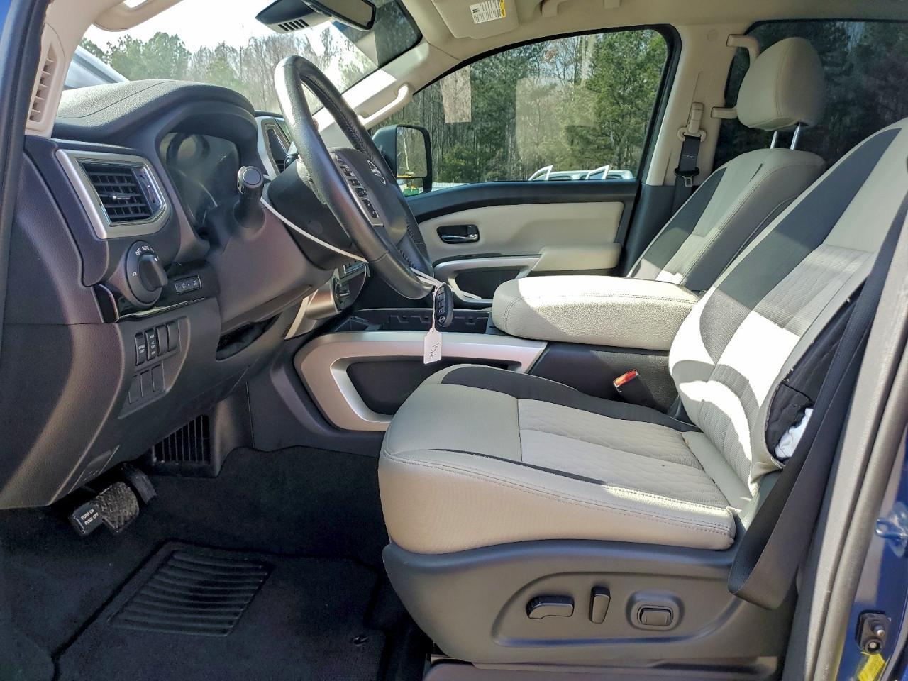 2024 Nissan Titan Pro-4X - Image 7