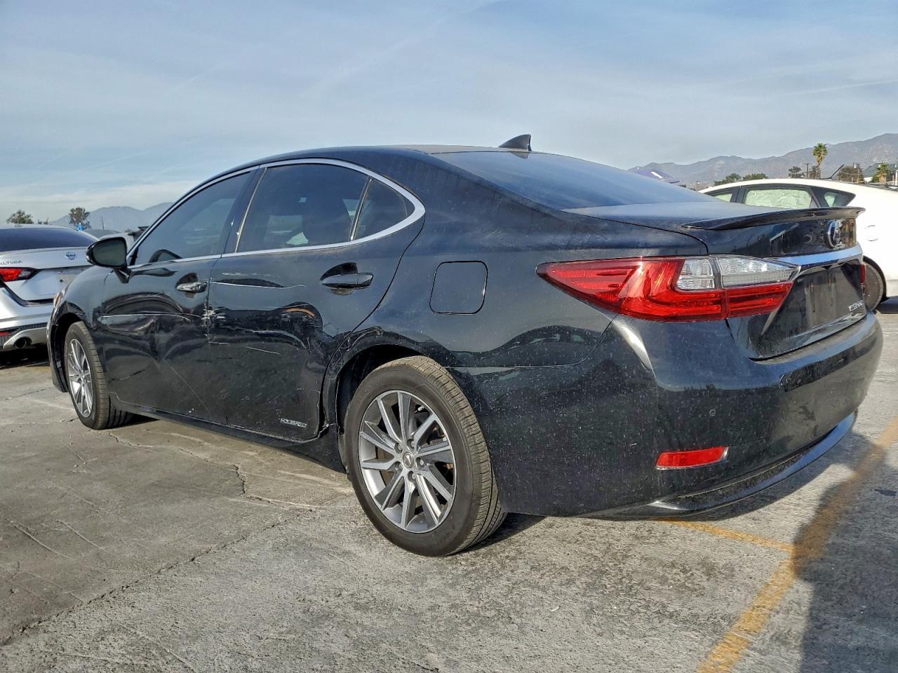 2018 Lexus Es 300H - Фото 2