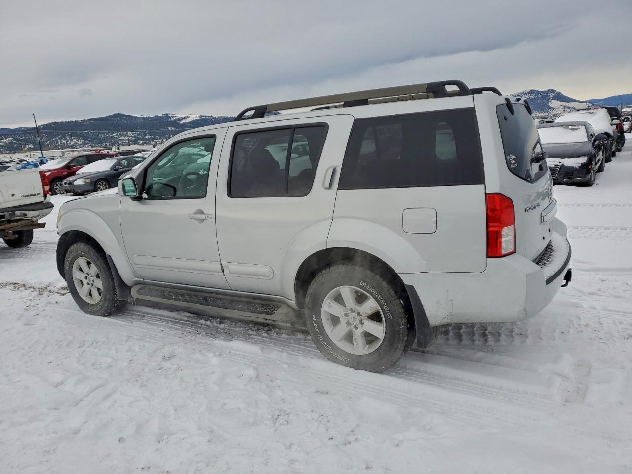 2011 Nissan Pathfinder S - Image 2
