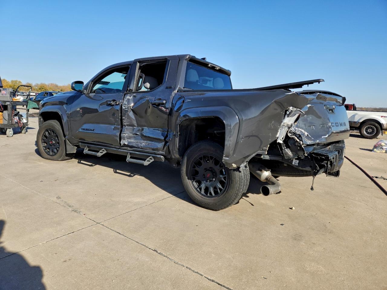 2024 Toyota Tacoma Double Cab - Image 2