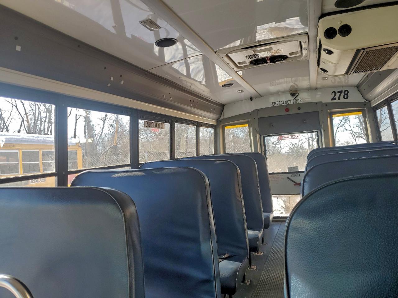 2013 Chevrolet Express School Bus - Фото 6