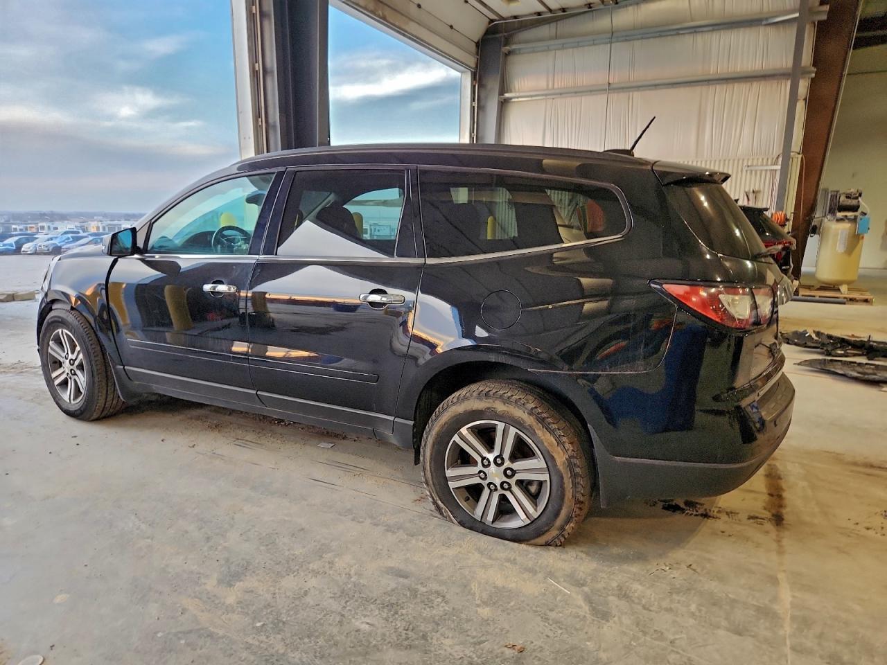 2016 Chevrolet Traverse Lt - Image 2