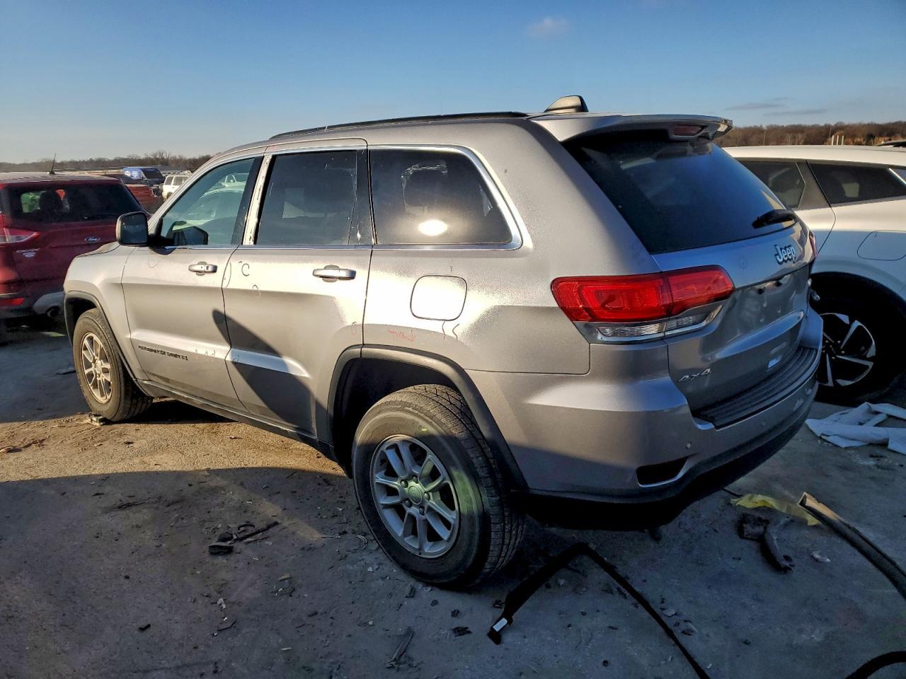 2019 Jeep Grand Cherokee Laredo - Фото 2