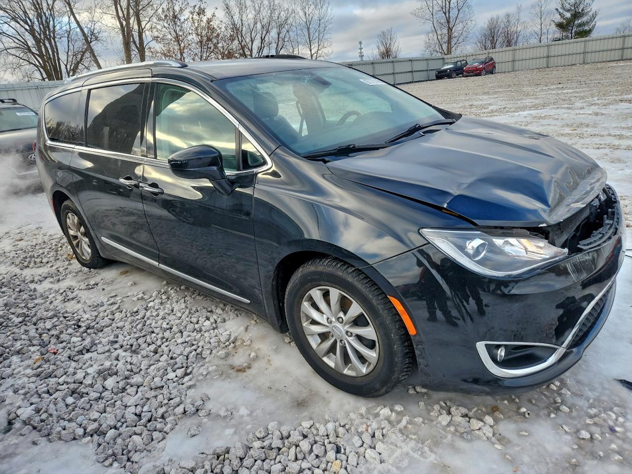 2018 Chrysler Pacifica Touring L Plus - Фото 4