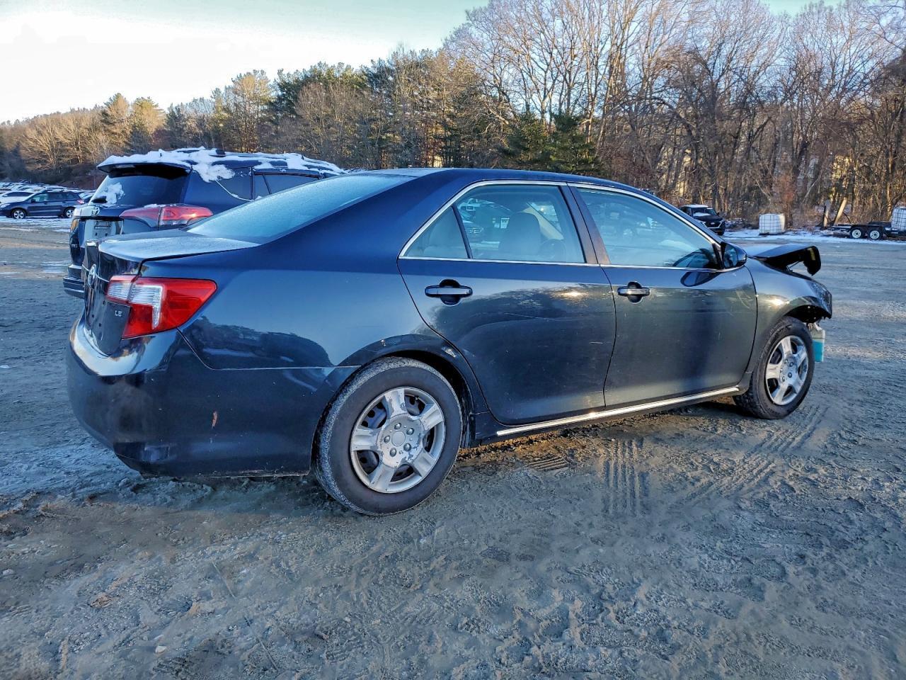 2014 Toyota Camry L - Фото 3