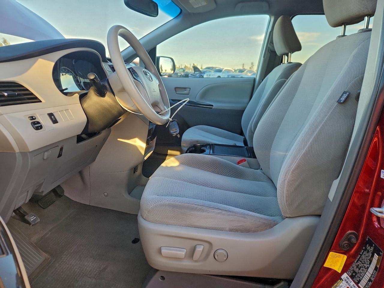 2013 Toyota Sienna Le - Фото 7