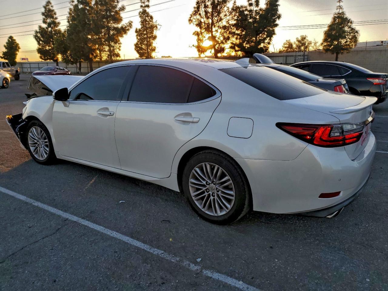 2016 Lexus Es 350 - Image 2