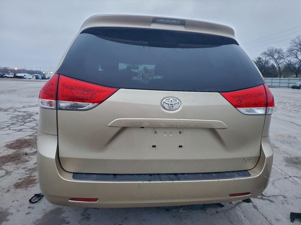2011 Toyota Sienna Xle - Фото 6