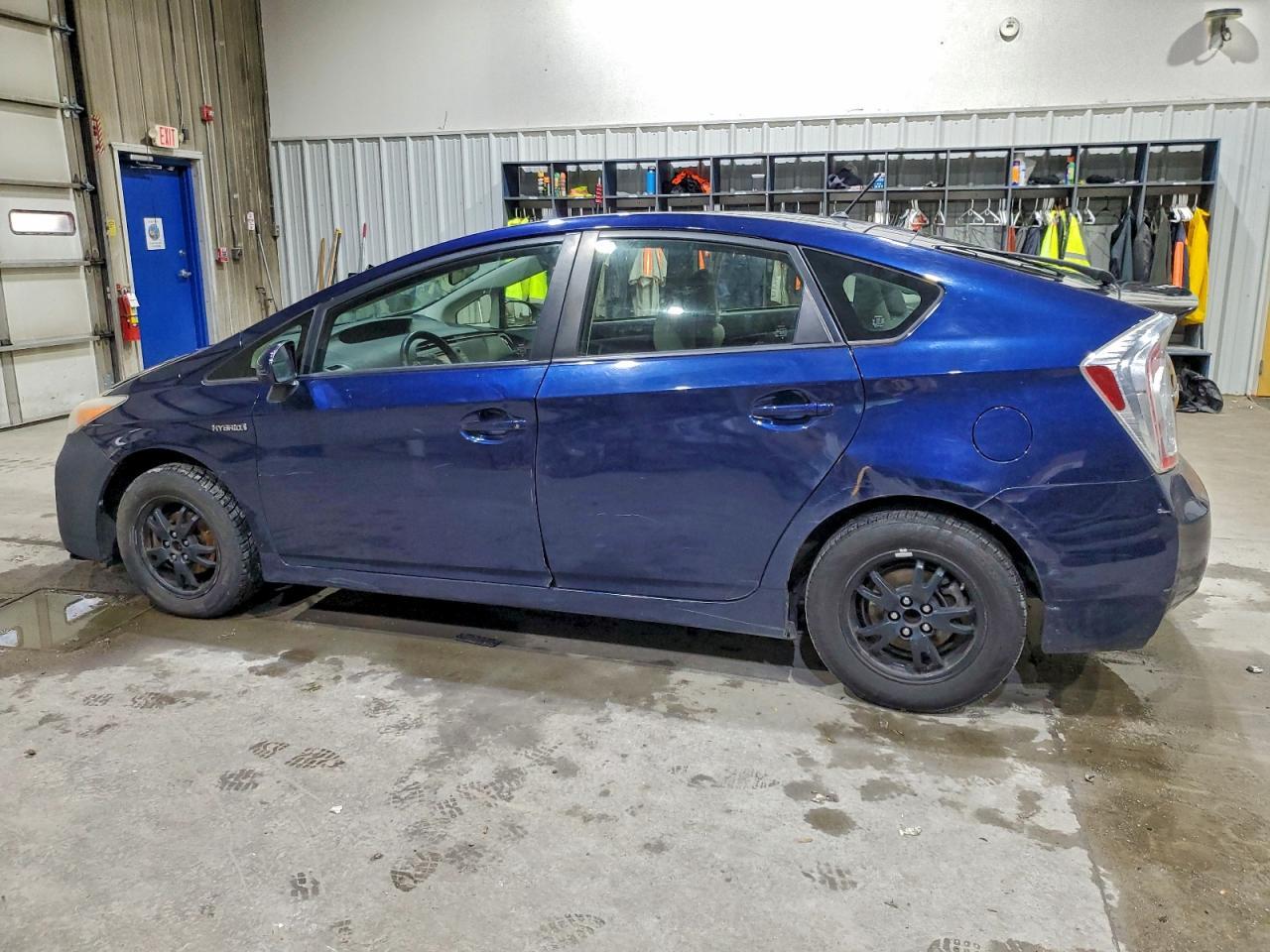 2012 Toyota Prius Two - Фото 2